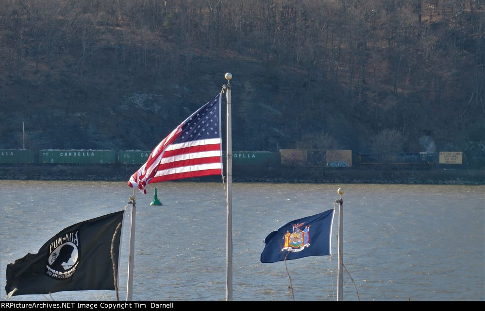 CSX 882 leads Q404